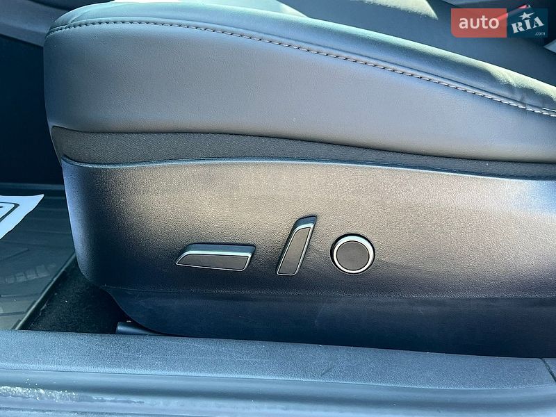 Седан Tesla Model 3 2020 в Рівному