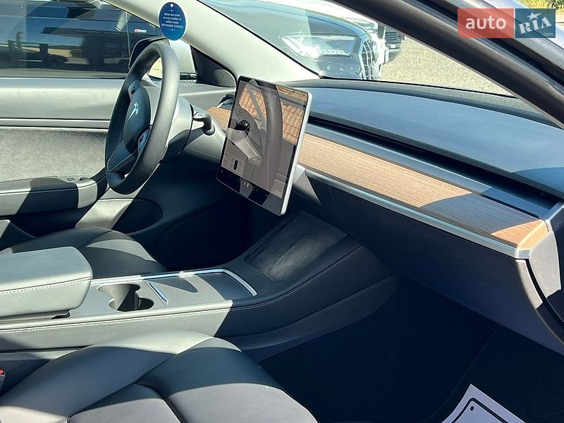 Седан Tesla Model 3 2020 в Рівному