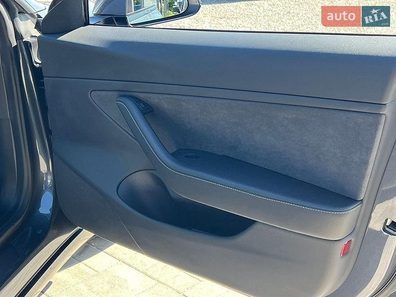 Седан Tesla Model 3 2020 в Рівному