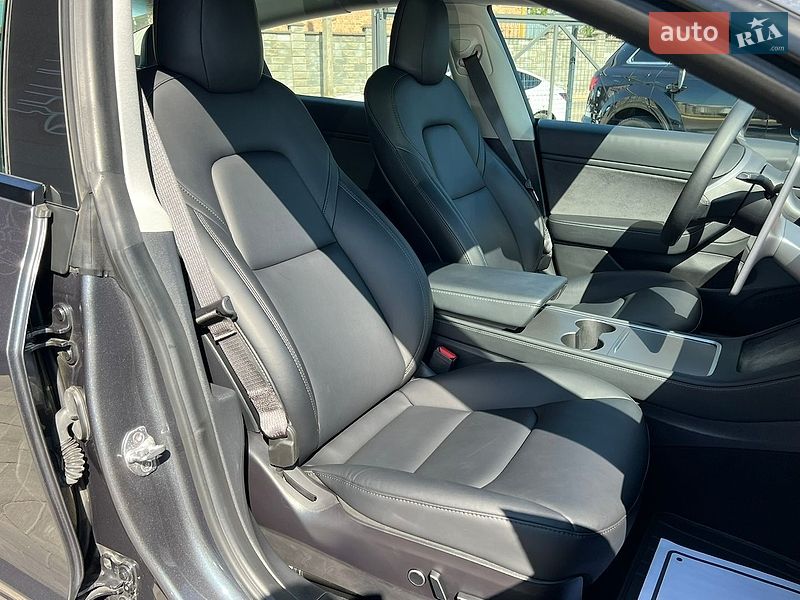 Седан Tesla Model 3 2020 в Рівному