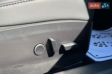 Седан Tesla Model 3 2020 в Рівному