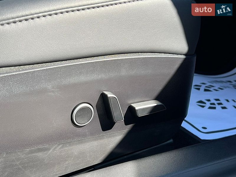 Седан Tesla Model 3 2020 в Рівному