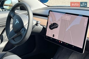 Седан Tesla Model 3 2020 в Рівному