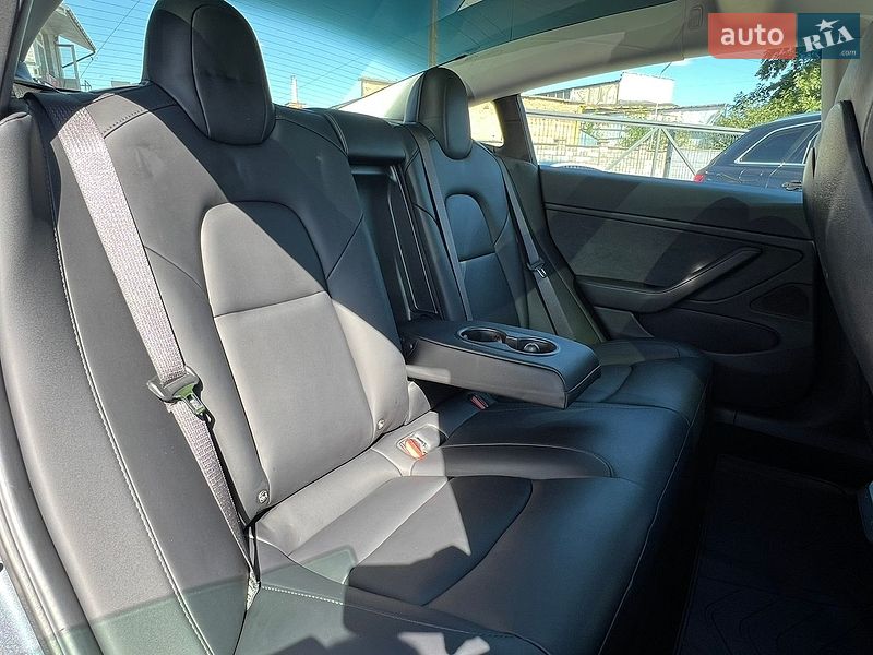 Седан Tesla Model 3 2020 в Рівному