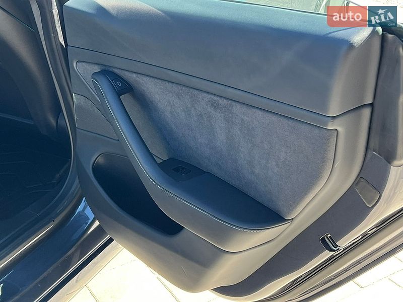 Седан Tesla Model 3 2020 в Рівному