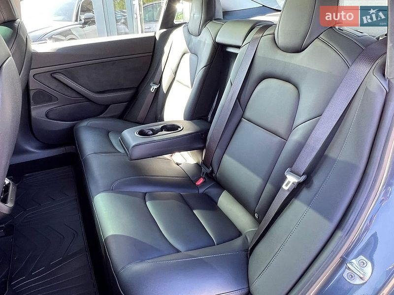 Седан Tesla Model 3 2020 в Рівному