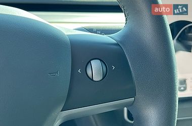 Седан Tesla Model 3 2020 в Рівному