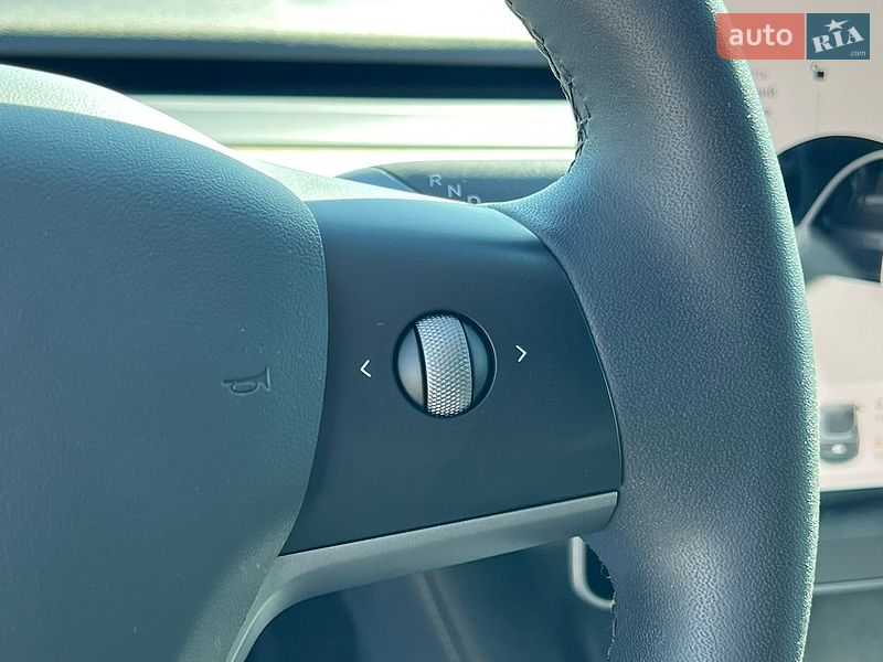 Седан Tesla Model 3 2020 в Рівному
