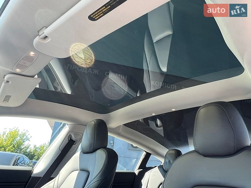 Седан Tesla Model 3 2020 в Рівному
