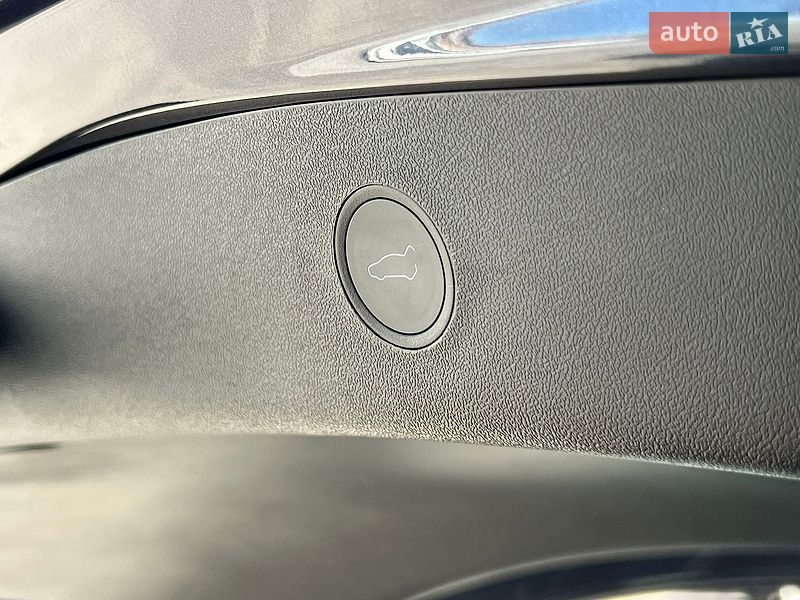 Седан Tesla Model 3 2020 в Рівному