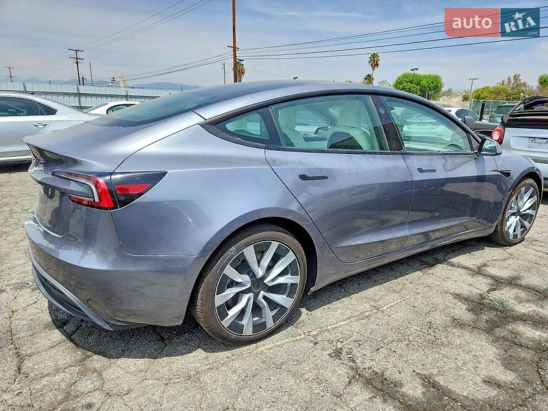 Седан Tesla Model 3 2025 в Киеве