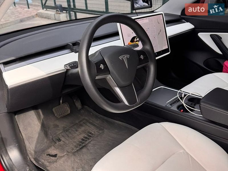Седан Tesla Model 3 2020 в Києві