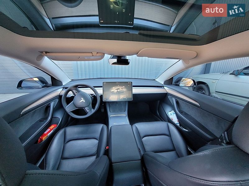 Седан Tesla Model 3 2023 в Черкасах