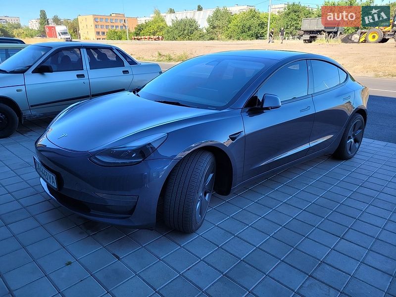 Седан Tesla Model 3 2023 в Черкассах