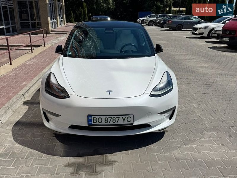 Седан Tesla Model 3 2022 в Тернополі