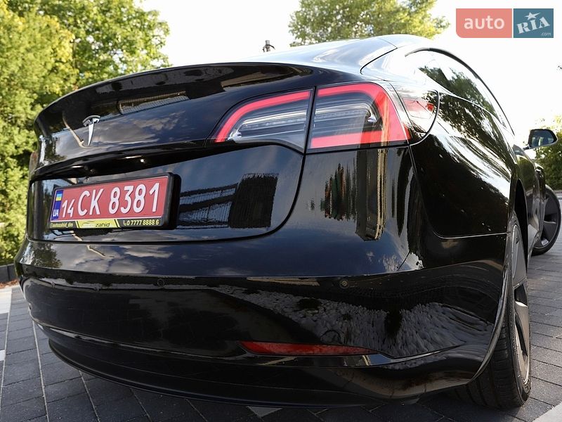 Седан Tesla Model 3 2018 в Дрогобыче