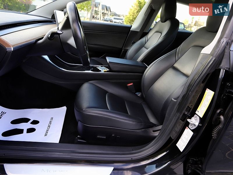 Седан Tesla Model 3 2018 в Дрогобыче