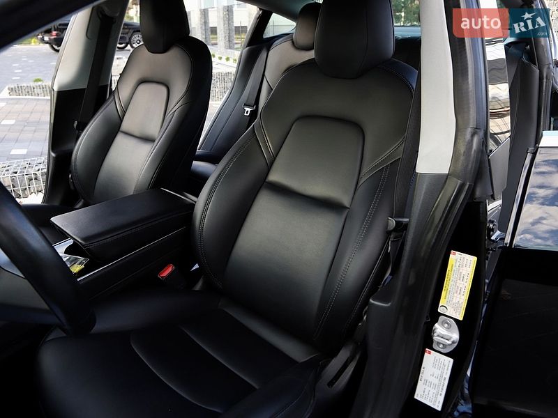Седан Tesla Model 3 2018 в Дрогобыче