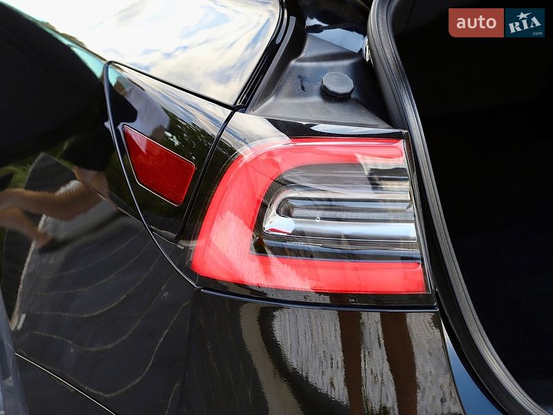 Седан Tesla Model 3 2018 в Дрогобыче