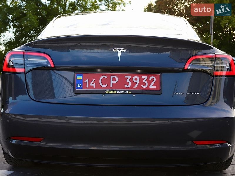 Седан Tesla Model 3 2018 в Дрогобыче