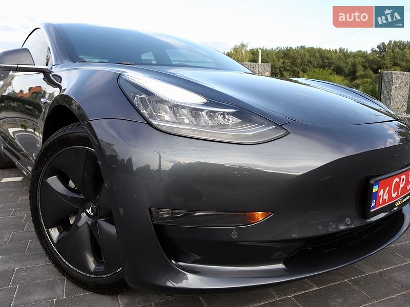 Седан Tesla Model 3 2018 в Дрогобыче