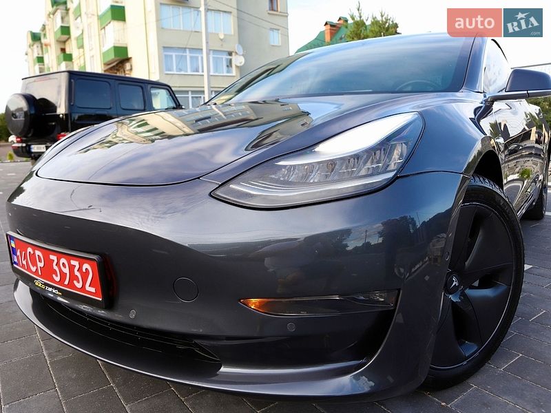 Седан Tesla Model 3 2018 в Дрогобыче