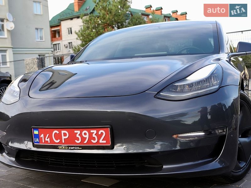 Седан Tesla Model 3 2018 в Дрогобыче