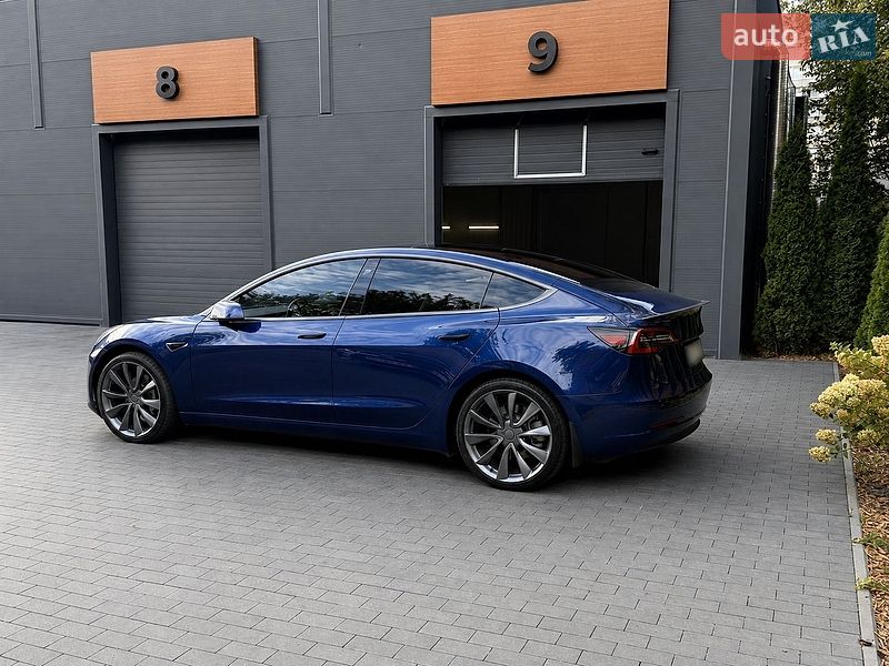 Седан Tesla Model 3 2020 в Києві