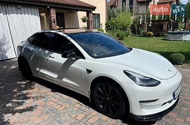 Седан Tesla Model 3 2018 в Киеве