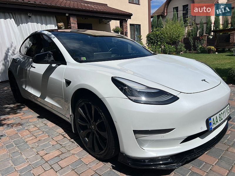 Седан Tesla Model 3 2018 в Киеве