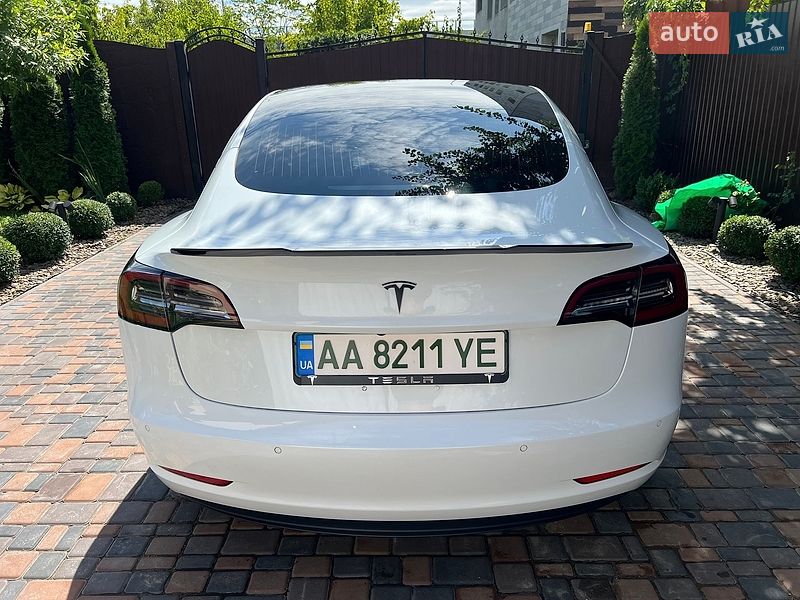 Седан Tesla Model 3 2018 в Киеве