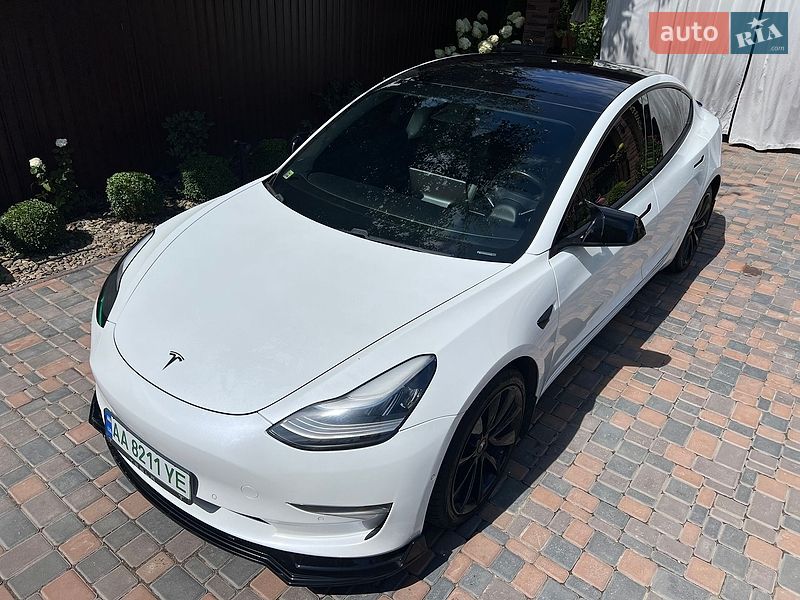 Седан Tesla Model 3 2018 в Киеве