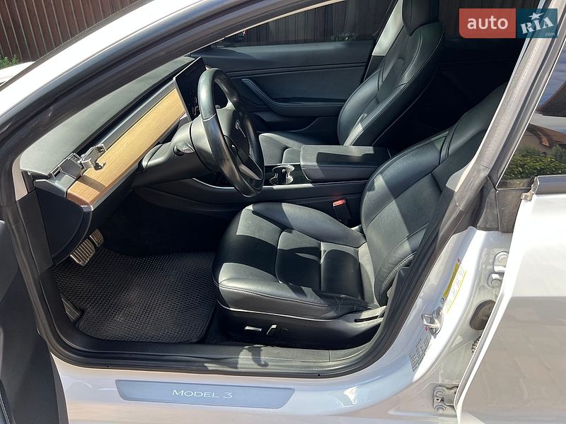 Седан Tesla Model 3 2018 в Киеве