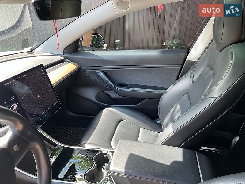 Седан Tesla Model 3 2018 в Киеве