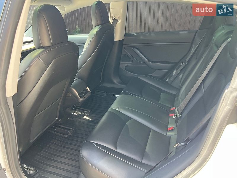 Седан Tesla Model 3 2018 в Киеве