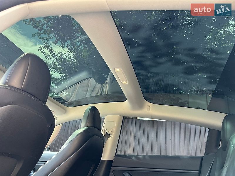 Седан Tesla Model 3 2018 в Киеве