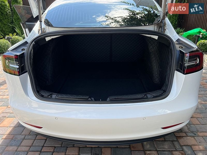 Седан Tesla Model 3 2018 в Киеве