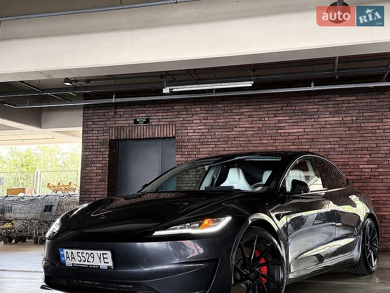 Седан Tesla Model 3 2024 в Киеве