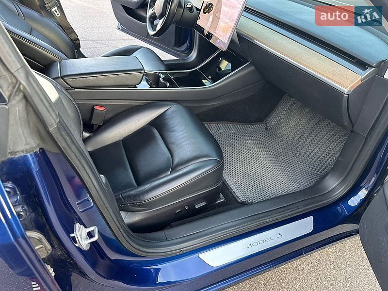 Седан Tesla Model 3 2018 в Вінниці