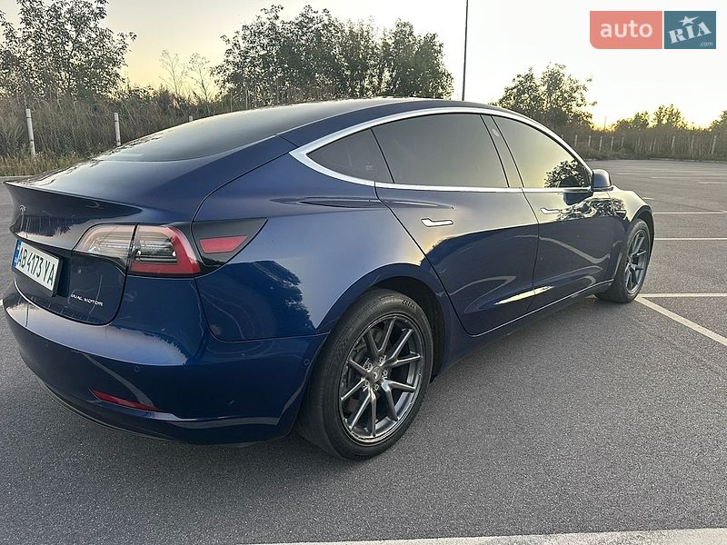 Седан Tesla Model 3 2018 в Вінниці