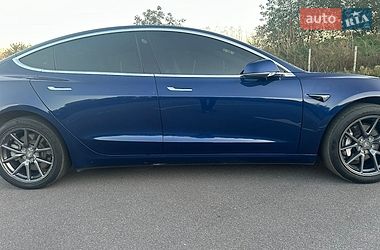 Седан Tesla Model 3 2018 в Вінниці