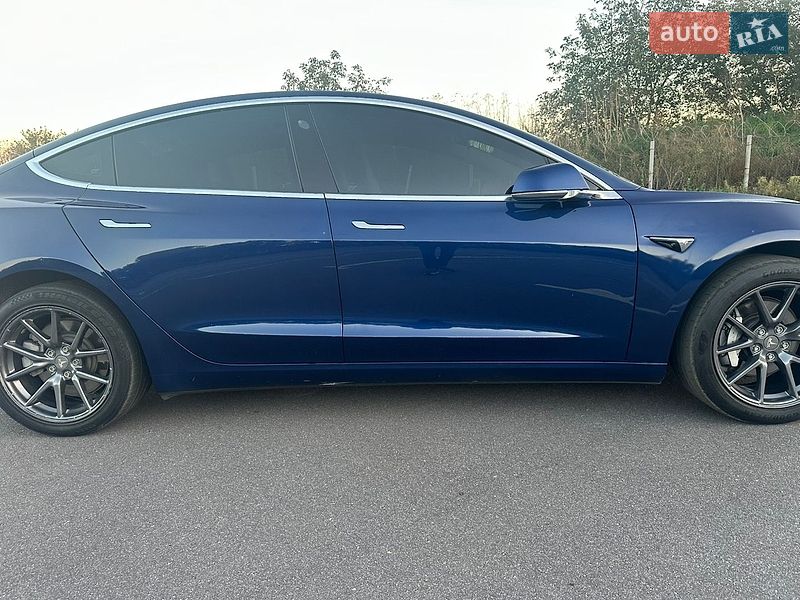 Седан Tesla Model 3 2018 в Вінниці