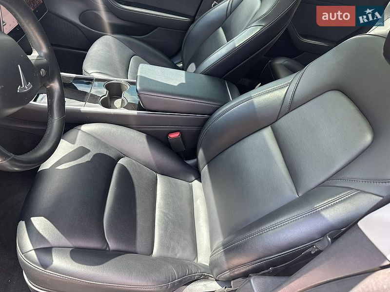 Седан Tesla Model 3 2018 в Вінниці