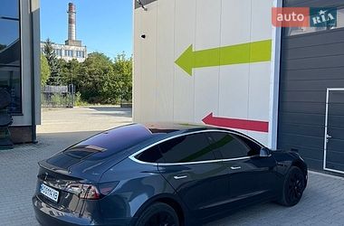 Седан Tesla Model 3 2018 в Ужгороде