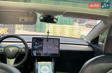 Седан Tesla Model 3 2018 в Ужгороде