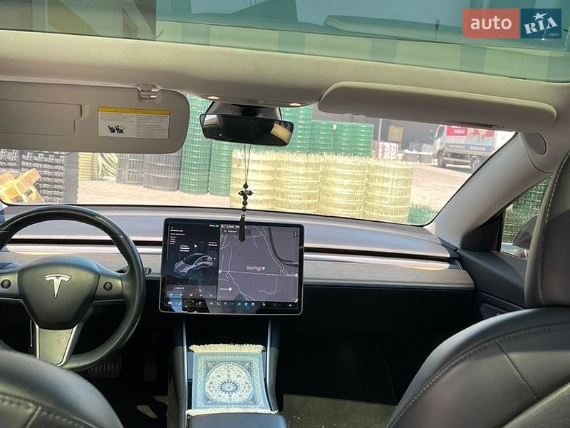 Седан Tesla Model 3 2018 в Ужгороде