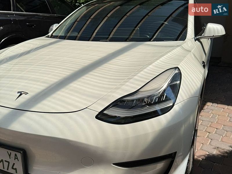 Седан Tesla Model 3 2020 в Харкові