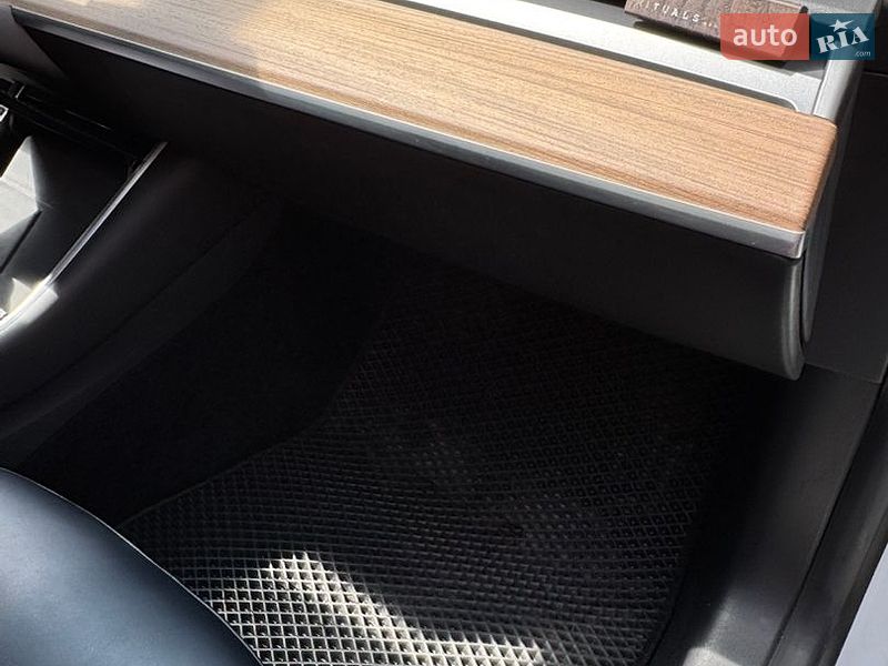 Седан Tesla Model 3 2020 в Харкові