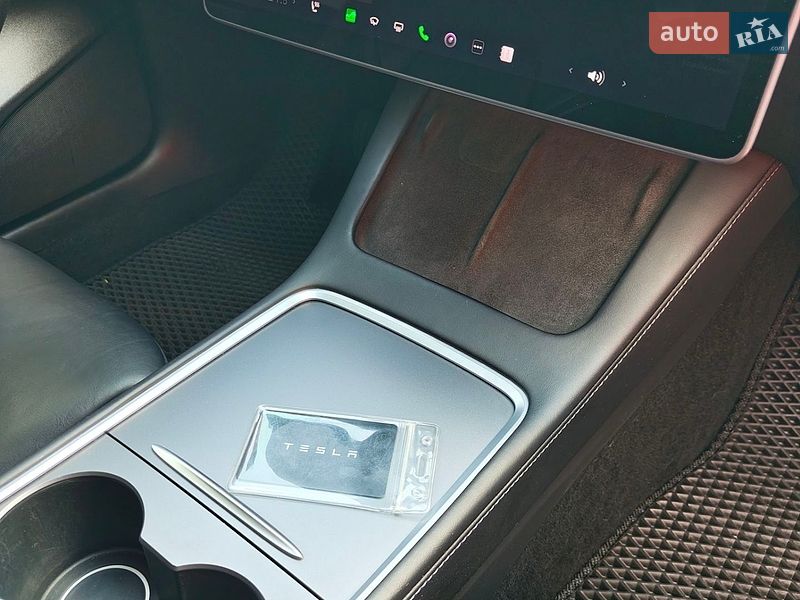 Седан Tesla Model 3 2020 в Миколаєві