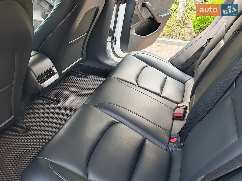 Седан Tesla Model 3 2020 в Миколаєві